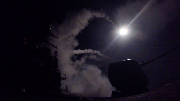 Así fue el ataque de misiles de EEUU contra la base aérea en Siria - Sputnik Mundo