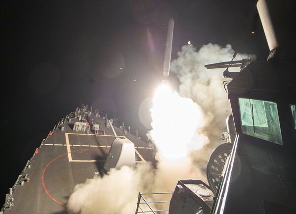 Así fue el ataque de misiles de EEUU contra la base aérea en Siria - Sputnik Mundo