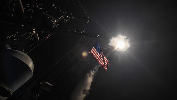 Estados Unidos lanzó un ataque con misiles contra una base aérea en Siria - Sputnik Mundo