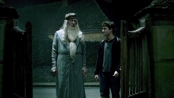 Harry Potter y Albus Dumbledore - Sputnik Mundo