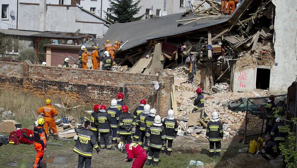 Derrumbe de una vivienda en la ciudad polaca de Swiebodzice - Sputnik Mundo
