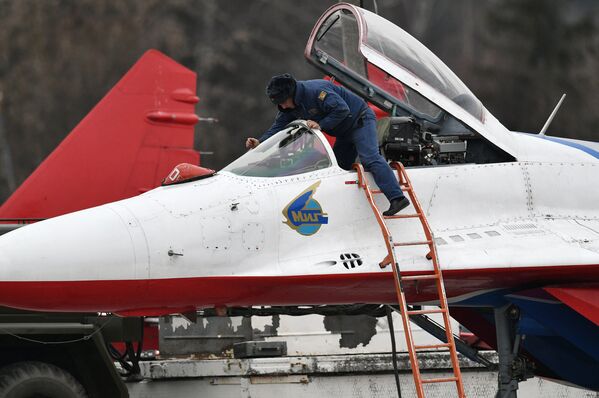 Las Fuerzas Aéreas rusas se preparan para el desfile del Día de la Victoria - Sputnik Mundo