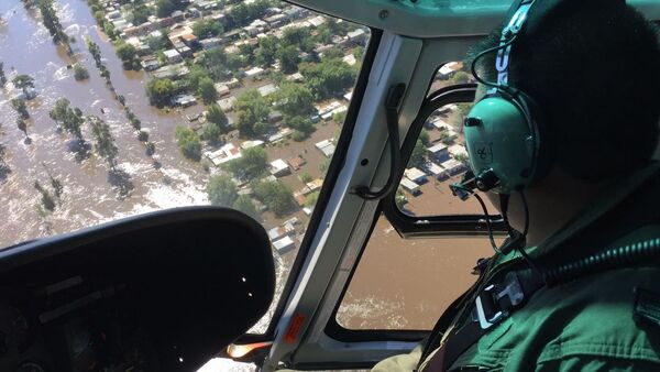 La Fuerza Aérea Uruguaya actúa en el rescate de las víctimas de las inundaciones al norte de Uruguay - Sputnik Mundo
