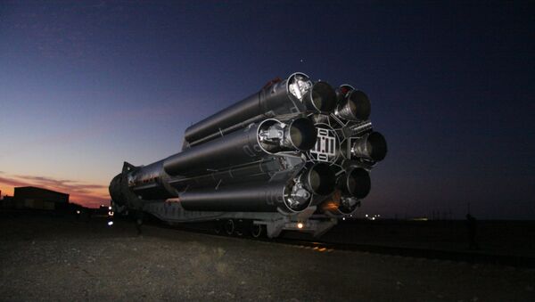 El lanzador Proton-M con un satélite militar a bordo (archivo) - Sputnik Mundo