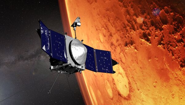 Una representación artística de la sonda espacial MAVEN sobrevolando Marte - Sputnik Mundo