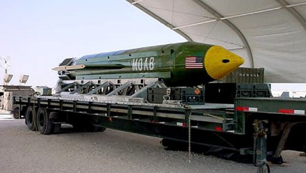 Ensayo de una bomba GBU-43/B de EEUU - Sputnik Mundo