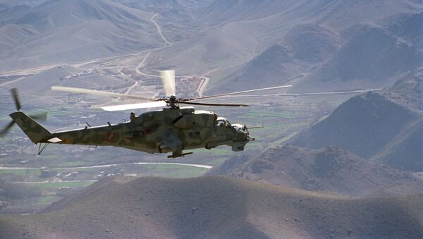 Un helicóptero Mi-24 sobre el camino Kabul-Herat - Sputnik Mundo