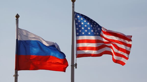 Banderas de Rusia y EEUU (archivo) - Sputnik Mundo