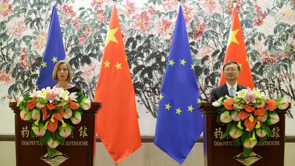 Alta Representante de la UE para Asuntos Exteriores, Federica Mogherini y Yang Jiechi, miembro del Consejo de Estado de China - Sputnik Mundo
