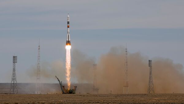La nave rusa Soyuz MS-04 con dos tripulantes a bordo partiendo rumbo a la EEI - Sputnik Mundo