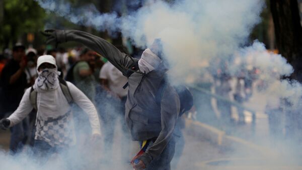 Manifestantes en Venezuela - Sputnik Mundo