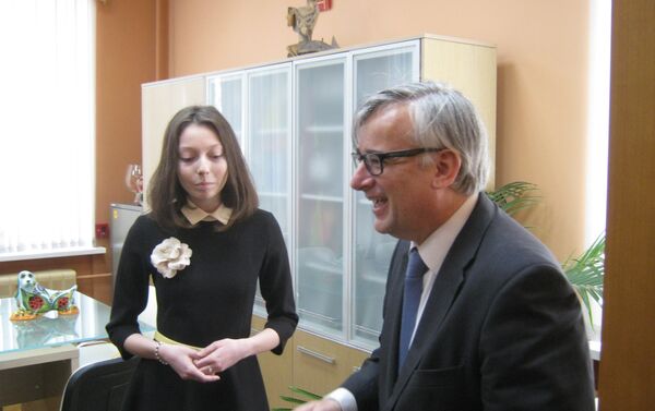 El embajador Ignacio Ibáñez Rubio visita el colegio Cervantes de Moscú - Sputnik Mundo