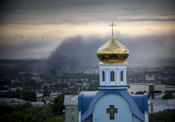 Incendio en la ciudad de Lugansk, después de un ataque de artillería, 14 de julio de 2014 - Sputnik Mundo