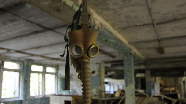 Máscara antigás en Chernóbil - Sputnik Mundo