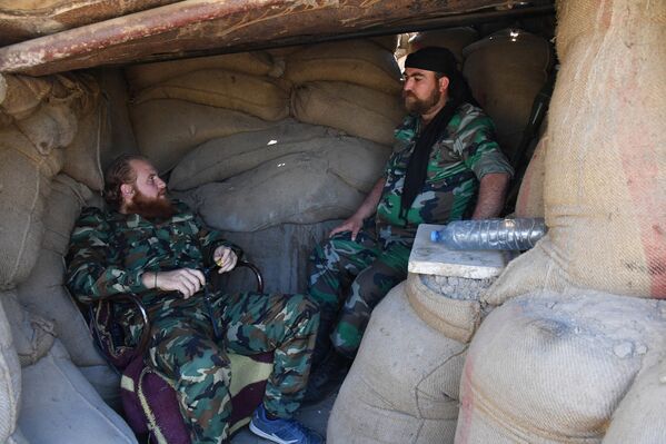 El arriesgado combate del Ejército sirio por la sitiada ciudad de Deir Ezzor - Sputnik Mundo