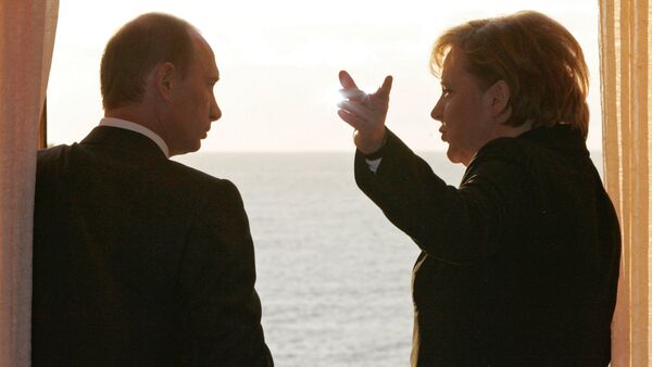 Vladímir Putin y Angela Merkel en Sochi (archivo) - Sputnik Mundo