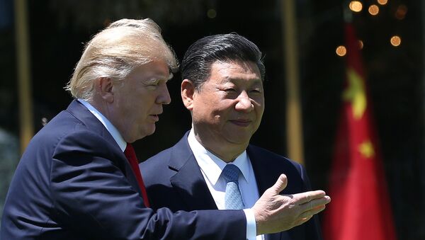 el presidente de EEUU, Donald Trump, y el presidente de China, Xi Jinping - Sputnik Mundo