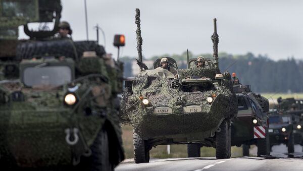 Vehículos blindados de la OTAN en Letonia - Sputnik Mundo