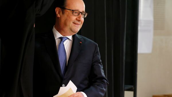 Hollande vota en las presidenciales en Francia - Sputnik Mundo