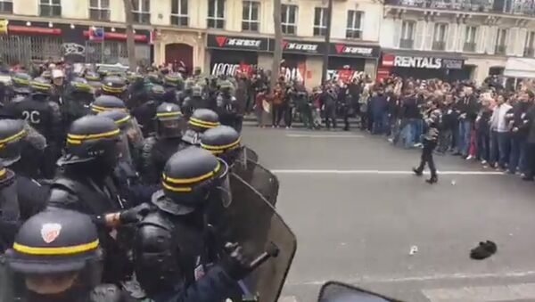 Protestas contra Emmanuel Macron en Francia - Sputnik Mundo