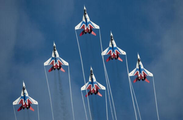 Los secretos de los pilotos acrobáticos de la Fuerza Aérea de Rusia (fotos) Los secretos de los pilotos acrobáticos de la Fuerza Aérea de Rusia (fotos) - Sputnik Mundo