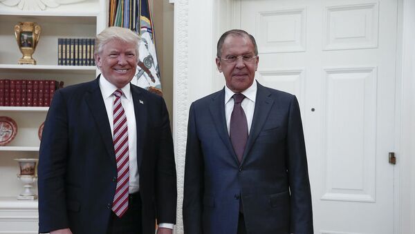 El presidente de EEUU, Donald Trump, junto al ministro de Exteriores de Rusia, Serguéi Lavrov (archivo) - Sputnik Mundo