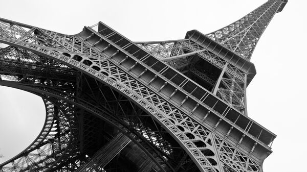 Torre Eiffel en París - Sputnik Mundo