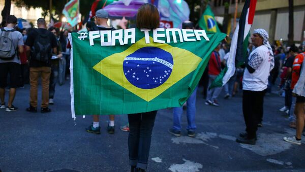 Protesta en Brasil contra el presidnte de país, Michel Temer - Sputnik Mundo
