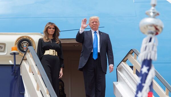 Donald Trump, presidente de EEUU, con su esposa Melania - Sputnik Mundo