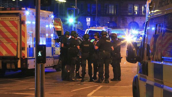 Policía en las afueras del Manchester Arena - Sputnik Mundo