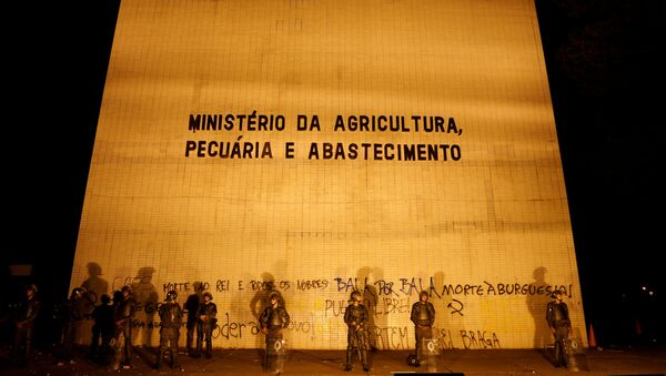Soldados brasileños protegen el Ministerio de Agricultura - Sputnik Mundo