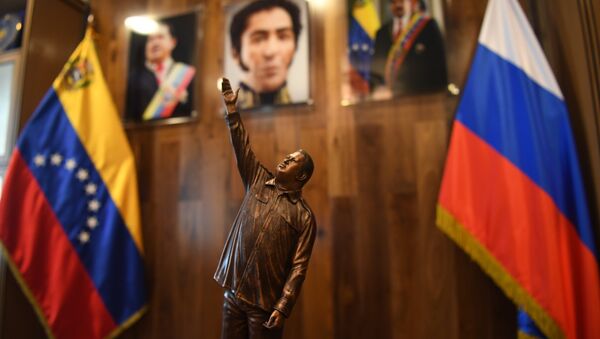 Estatuilla de Hugo Chávez - Sputnik Mundo