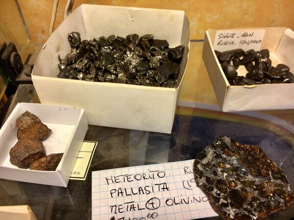 Cómo se venden meteoritos en Ciudad de México (fotos) Cómo se venden meteoritos en Ciudad de México (fotos) - Sputnik Mundo