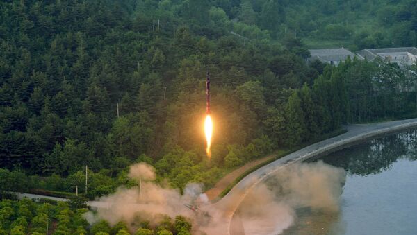 Ensayo de un misil balístico norcoreano  - Sputnik Mundo
