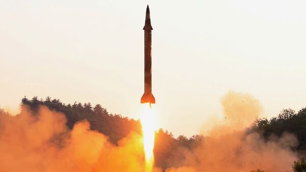 Lanzamiento de misil balístico por Corea del Norte (Archivo) - Sputnik Mundo