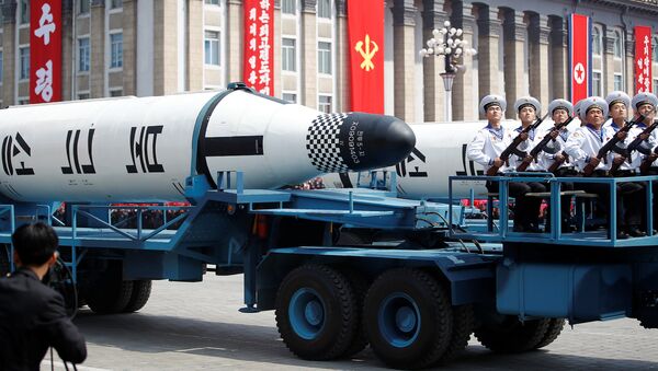 Misiles en las calles de Pyongyang - Sputnik Mundo