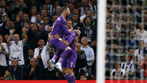 Sergio Ramos y Cristiano Ronaldo del Real Madrid en la final de la Champions League - Sputnik Mundo