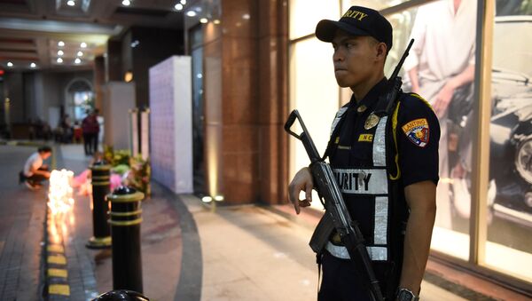 Un policía de Filipinas en Manila - Sputnik Mundo