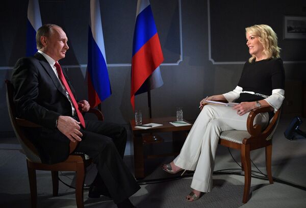 Vladímir Putin durante la entrevista a la cadena NBC Vladímir Putin durante la entrevista a la cadena NBC - Sputnik Mundo
