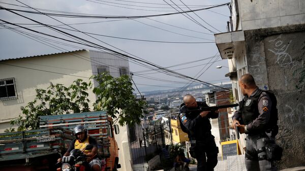 Policía brasileña en Río de Janeiro - Sputnik Mundo