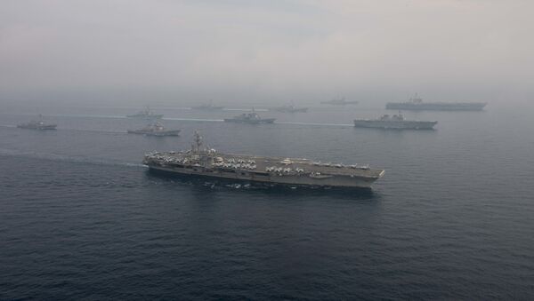 Los portaviones estadounidenses USS Carl Vinson y USS Ronald Reagan en el mar del Japón - Sputnik Mundo