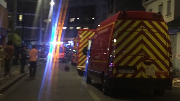 Ambulancias cerca del restaurante atacado con un cóctel Molotov en los suburbios de París - Sputnik Mundo