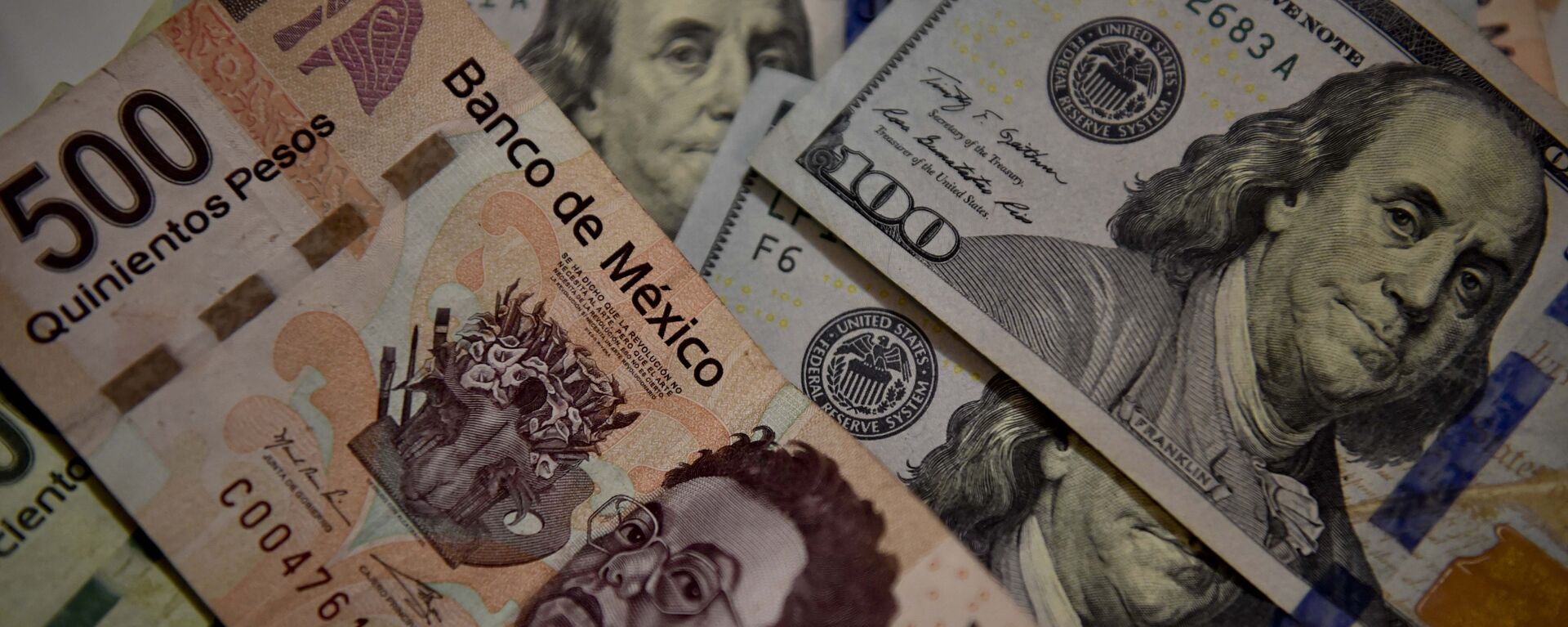 Peso mexicano y dólar estadounidense - Sputnik Mundo, 1920, 24.11.2021