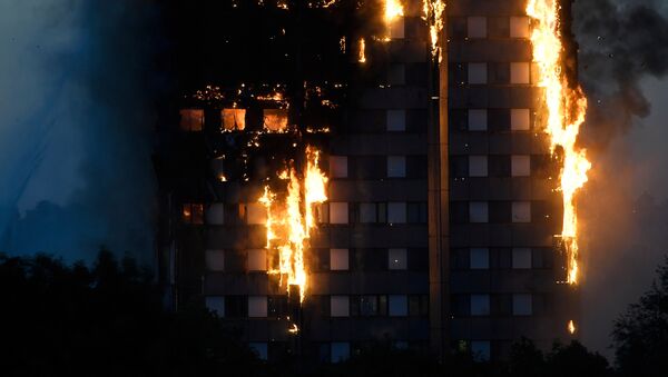 Incendio en edificio de viviendas Grenfel Tower de Londres - Sputnik Mundo