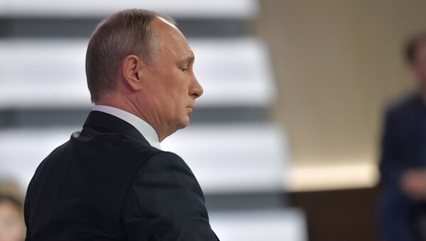 La 15ª 'Línea directa' con Vladímir Putin (archivo) - Sputnik Mundo