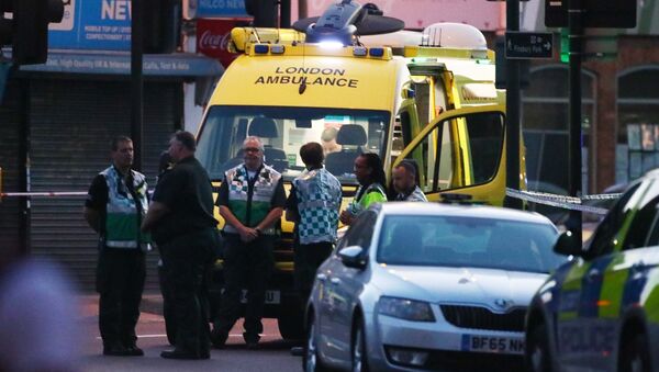 La ambulancia londinense cerca del incidente con camión en el norte de la capital - Sputnik Mundo