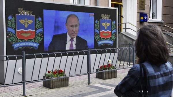 Retransmisión de la 'Línea directa' con Putin - Sputnik Mundo