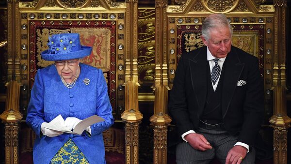 Reina Isabel II y Príncipe Carlos - Sputnik Mundo