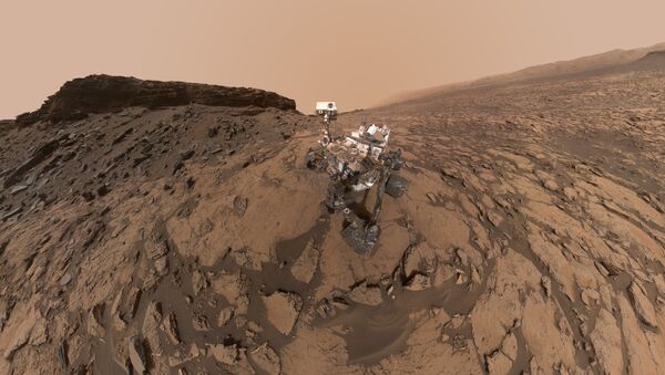 El rover Curiosity en la superficie de Marte - Sputnik Mundo