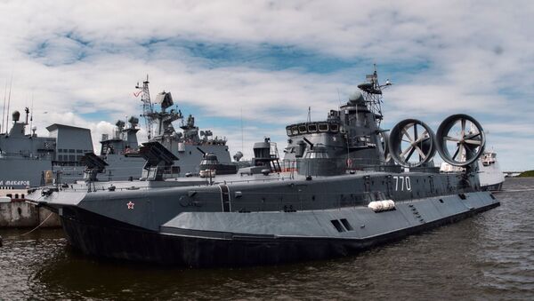 Un buque ruso en el Salón Internacional de Marina de Guerra en San Petersburgo, Rusia - Sputnik Mundo